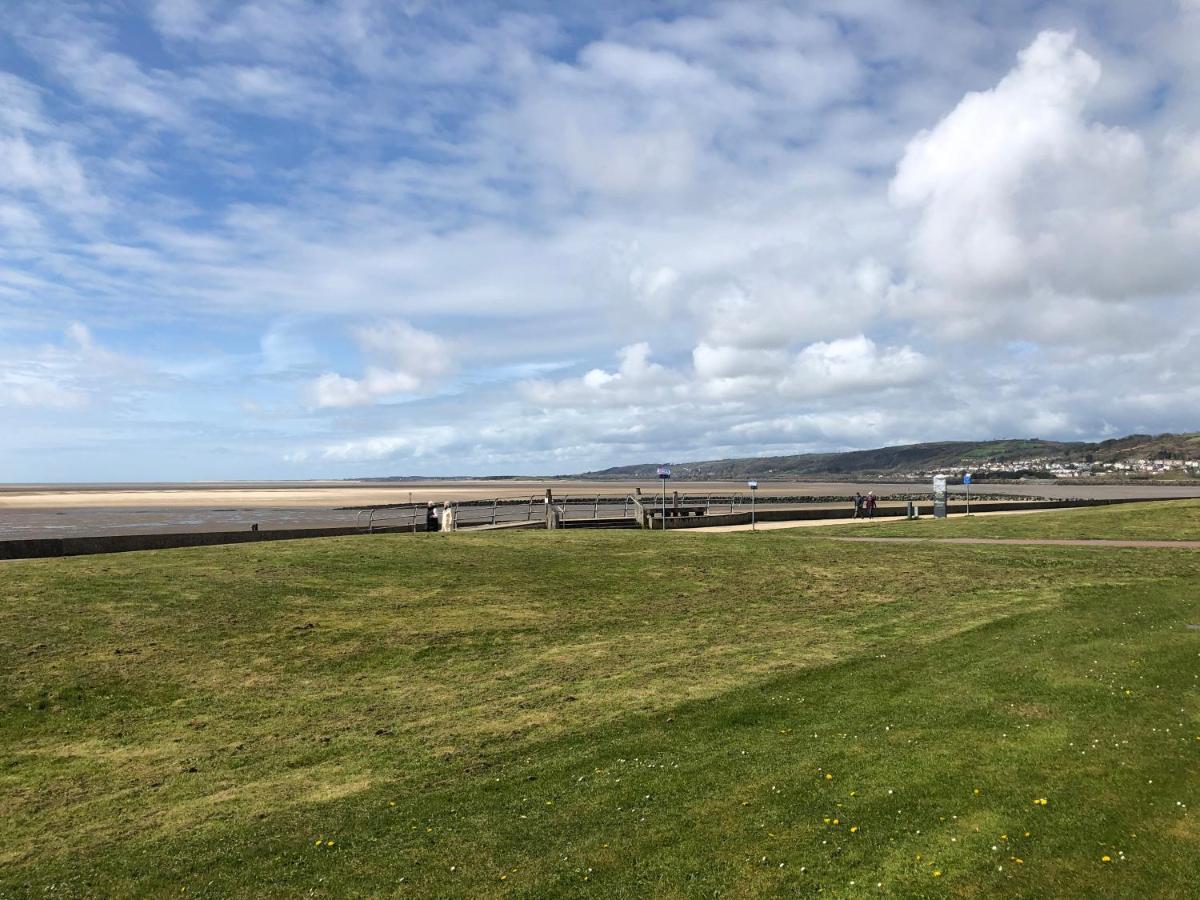 Cockledora, A Luxury Ground Floor Beachfront Apartment Llanelli Eksteriør billede
