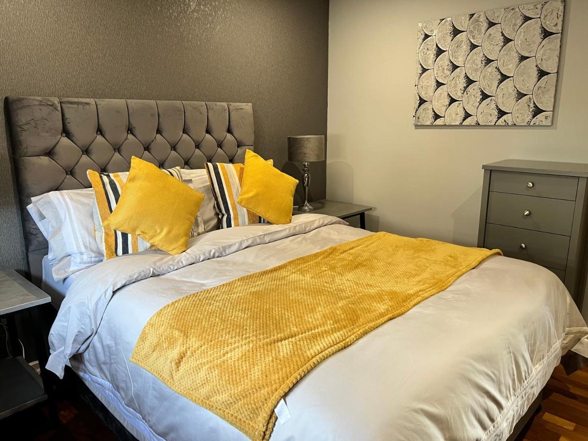Cockledora, A Luxury Ground Floor Beachfront Apartment Llanelli Eksteriør billede