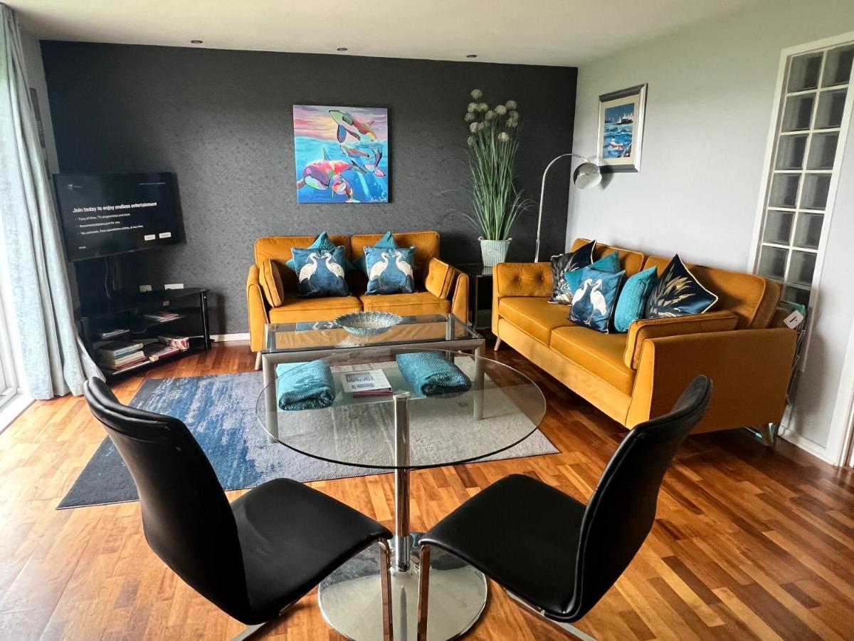 Cockledora, A Luxury Ground Floor Beachfront Apartment Llanelli Eksteriør billede