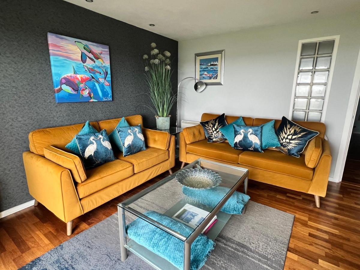 Cockledora, A Luxury Ground Floor Beachfront Apartment Llanelli Eksteriør billede