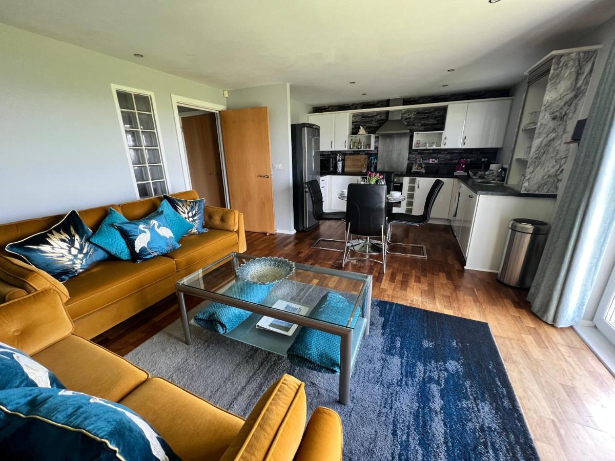 Cockledora, A Luxury Ground Floor Beachfront Apartment Llanelli Eksteriør billede